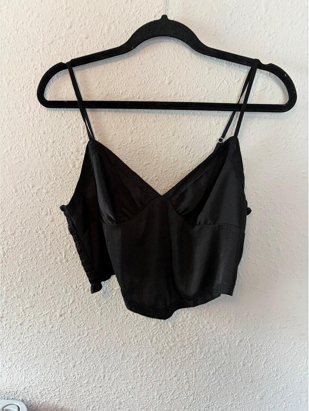 Wild Fable black tank with lace trim cropped size L